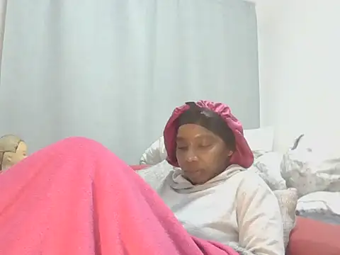 Sexxybella27 stripchat live cam model