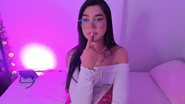 RoseCassie stripchat live cam model
