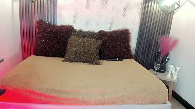 NahomyCarther stripchat live cam model