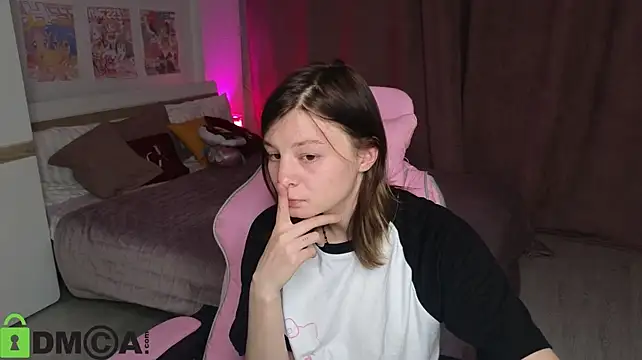 EllinEverly stripchat live cam model