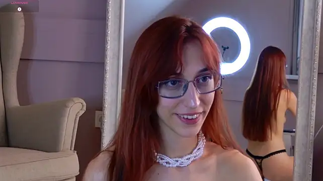 LeyaAtwood stripchat live cam model