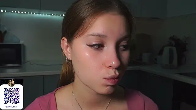 Sairallyn stripchat live cam model