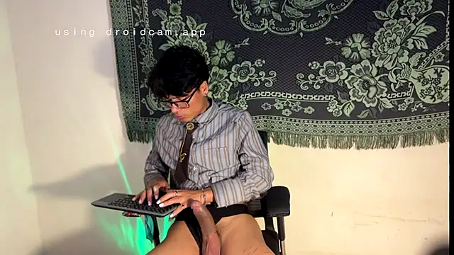 maximo_2019 stripchat live cam model