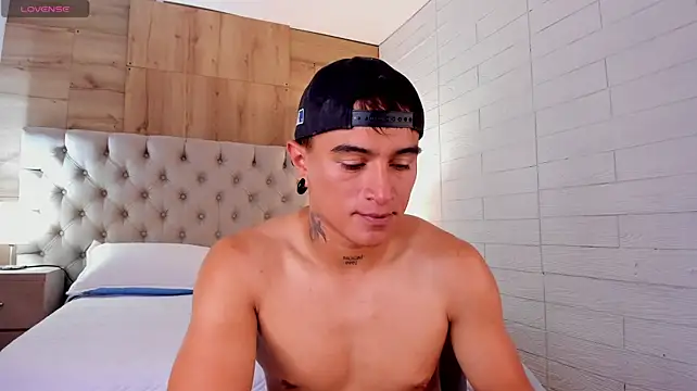 LiamDeeps stripchat live cam model