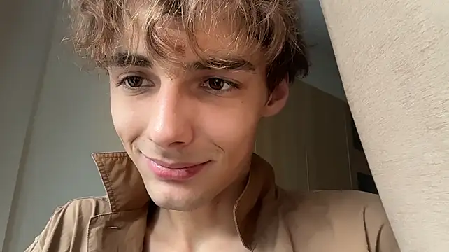 YourLucius stripchat live cam model