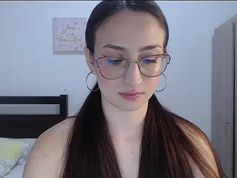 AndraCyruss_ stripchat live cam model