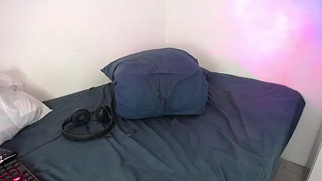 MiaLink1 stripchat live cam model