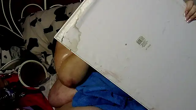 cowslut stripchat live cam model