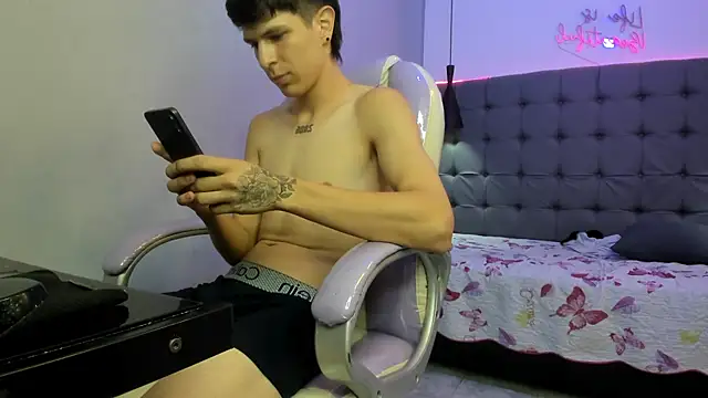 Salvatore18_ stripchat live cam model