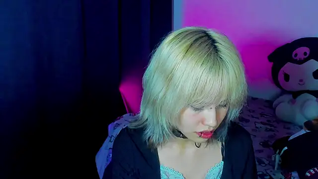 Akane-Mou stripchat live cam model