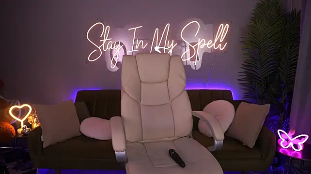 JuicyRina stripchat live cam model