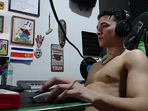 Gymbro42 stripchat live cam model