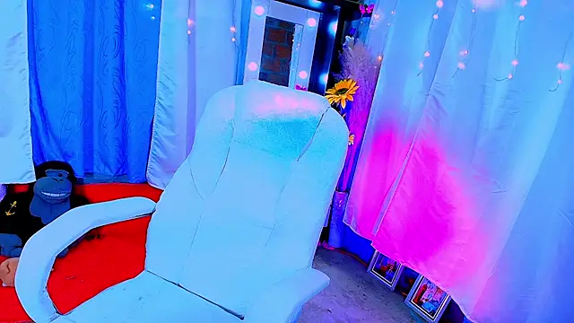 DanielaLati stripchat live cam model