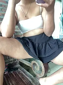 Hong-hoa stripchat live cam model
