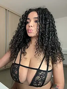 Curlyierr stripchat live cam model