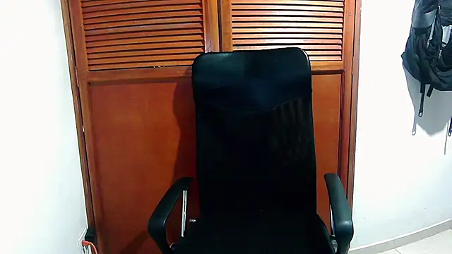TouchDaddy4 stripchat live cam model