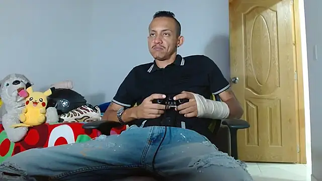 skinny23cm stripchat live cam model