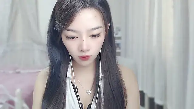 Romy-sweet stripchat live cam model