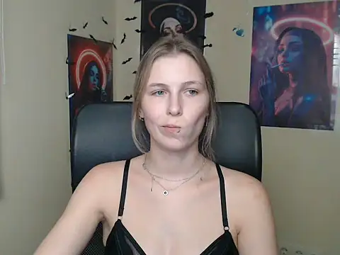 StrangerGi stripchat live cam model