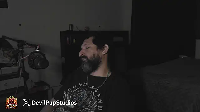 DevilPup75_ stripchat live cam model