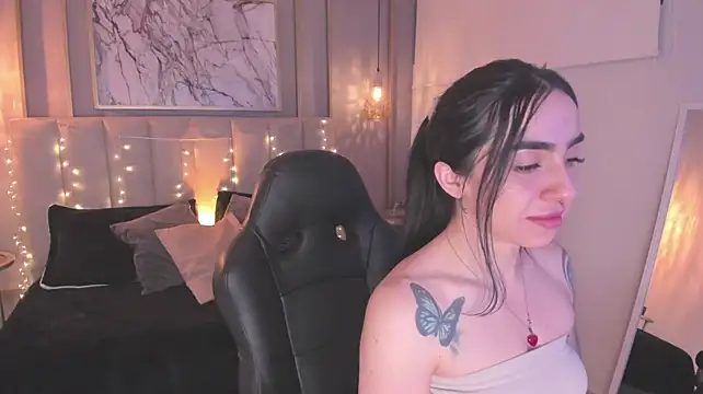 Luna_tagliaferri stripchat live cam model