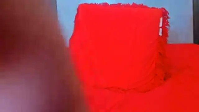 MiaWolton stripchat live cam model