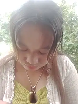Lan-oanh stripchat live cam model