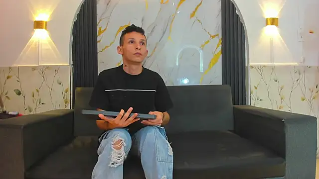 Isaak_Bless stripchat live cam model