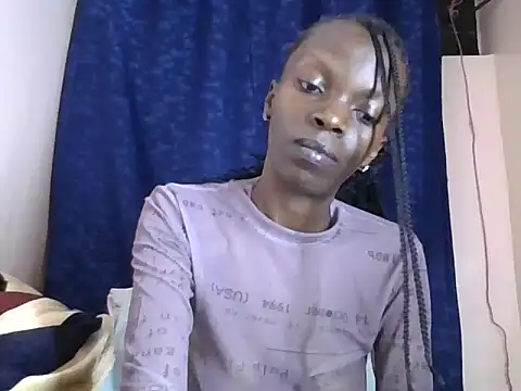 Gram-luxe stripchat live cam model