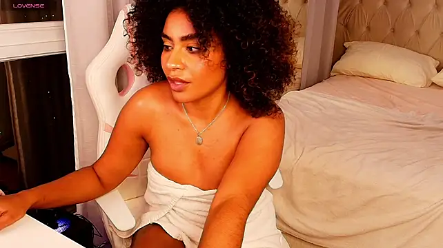 Naya_Milano stripchat live cam model