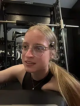Evelunnyy stripchat live cam model