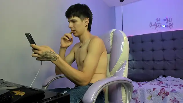 Salvatore18_ stripchat live cam model