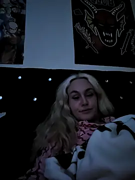 BlazingBaddie420 stripchat live cam model