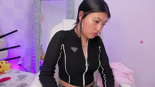 Luna_rouse_18 stripchat live cam model