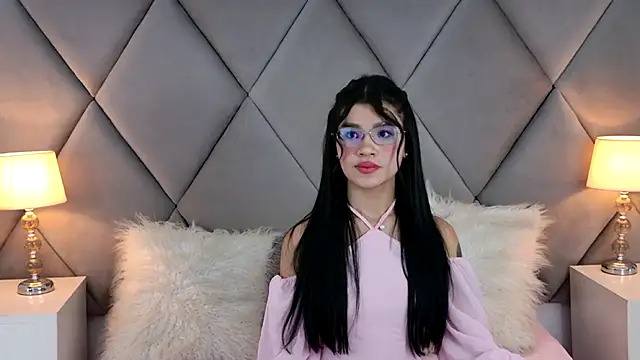 OliviaDiaz stripchat live cam model
