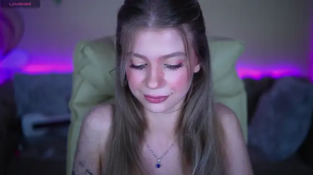 SunnyLay stripchat live cam model