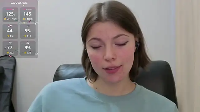 LoriYates stripchat live cam model
