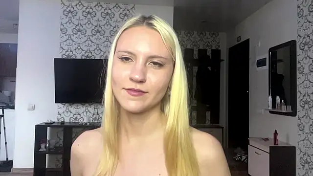 MildredGuckes stripchat live cam model