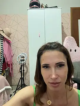 Irresistible37 stripchat live cam model