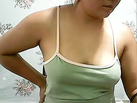 CreamyPussy4uxx stripchat live cam model
