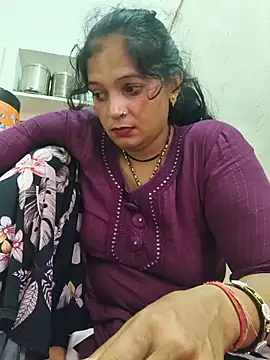 Mohni_love stripchat live cam model