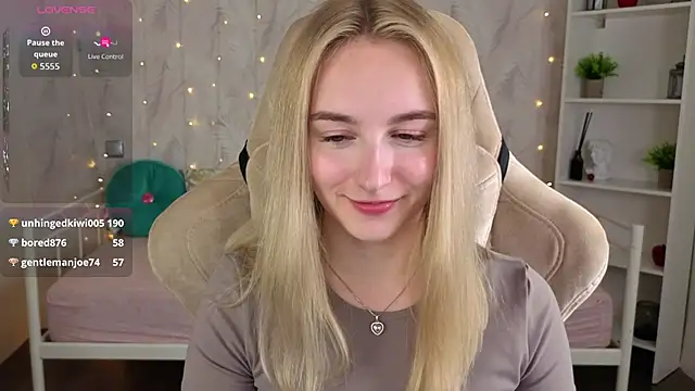 Shy_Polly stripchat live cam model