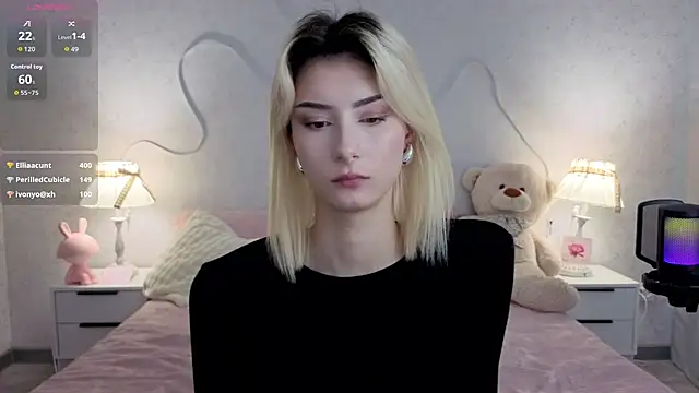 kittysocutie stripchat live cam model