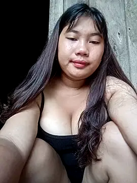 Emelyzz stripchat live cam model