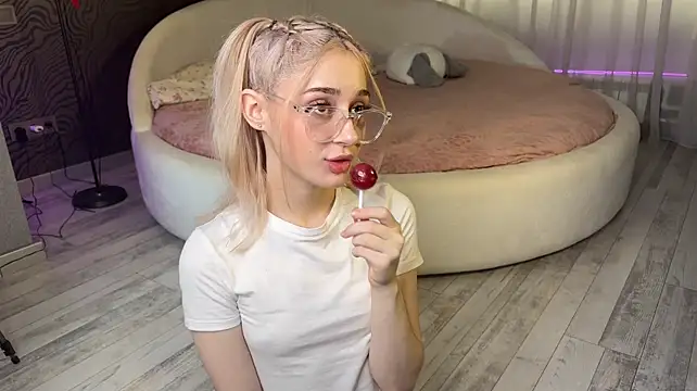 tinyvivy stripchat live cam model