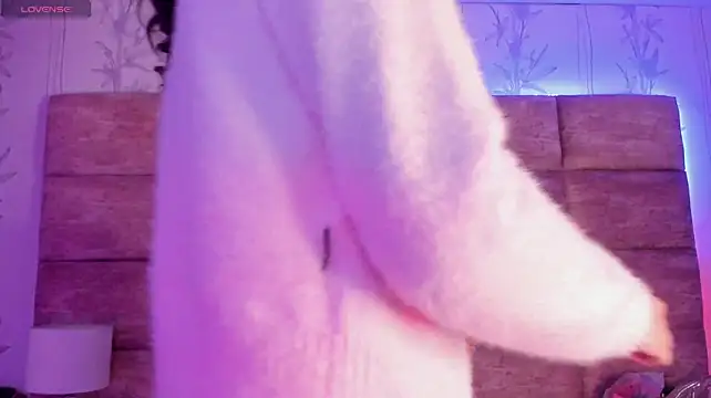 NinaHille stripchat live cam model