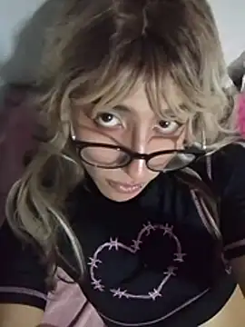 HinattaRosse stripchat live cam model