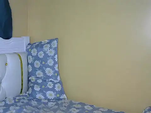 PetiteAlluree stripchat live cam model