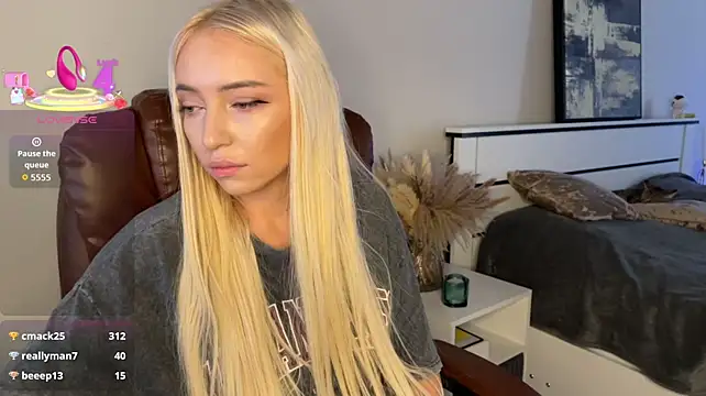 OhMyEmma stripchat live cam model