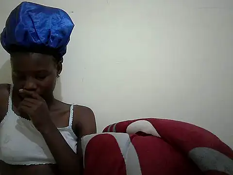 Milcy stripchat live cam model